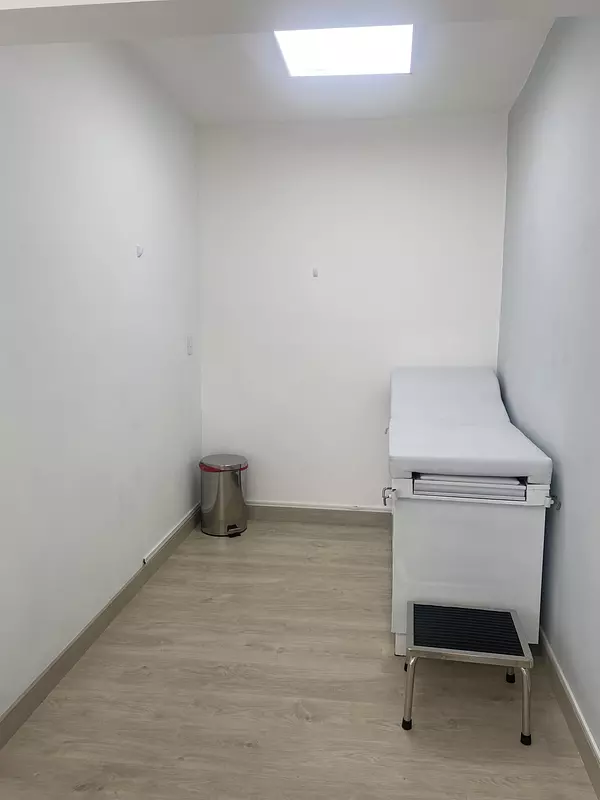 oficinas y locales comerciales - Alquilo un 1er Piso Completo de Consultorios Médicos amueblados  2