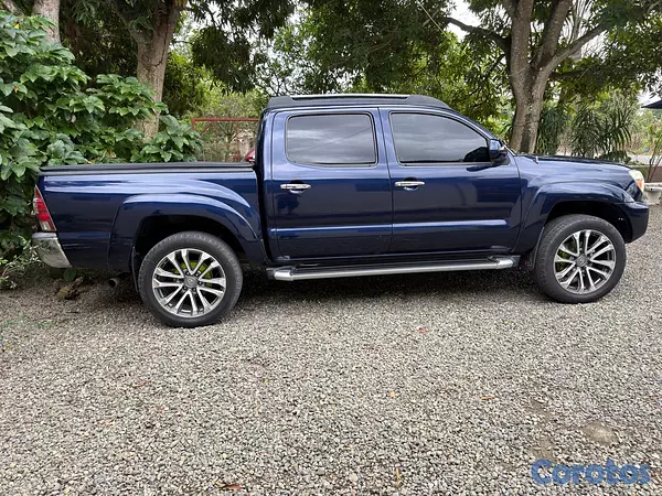 jeepetas y camionetas - se vende Tacoma 2013 3