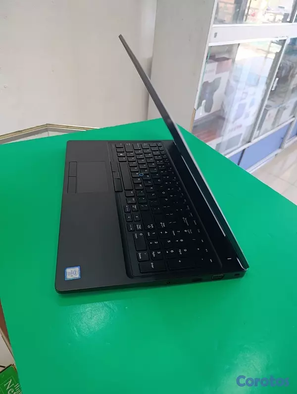 computadoras y laptops - GENERACION/ 240SSD/ 8GB RAM /15.6 Pulgada/ TECLADO ILUMINADO / FOTOS ORIGINALES 3