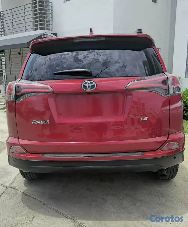 jeepetas y camionetas - Toyota RAV4 LE 2017 2WD 3