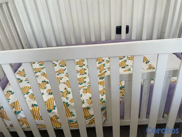 muebles y colchones - Cuna Blanca 0 meses a 4 o 5 años 
El colchon lo regalamos.  5