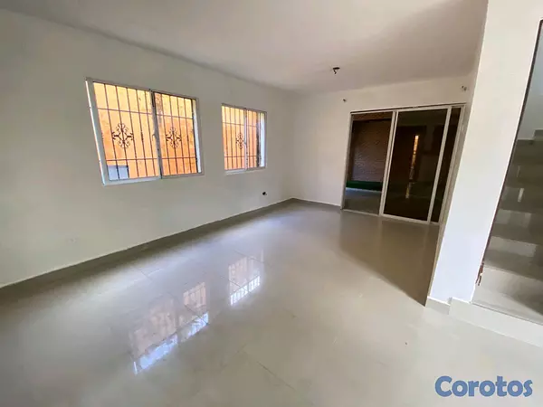 casas - Alquilo casa 2 niveles en autopista san Isidro, al lado de la Sirena  19