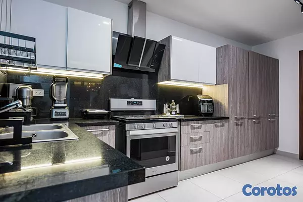 apartamentos - Apartamento Av. Anacaona Piso 22 4 parqueos  4