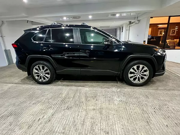 jeepetas y camionetas - Toyota rav4 2021 exl clean  9