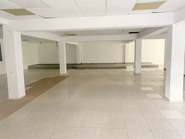 oficinas y locales comerciales - alquiler local comercial en Evaristo Morales 3