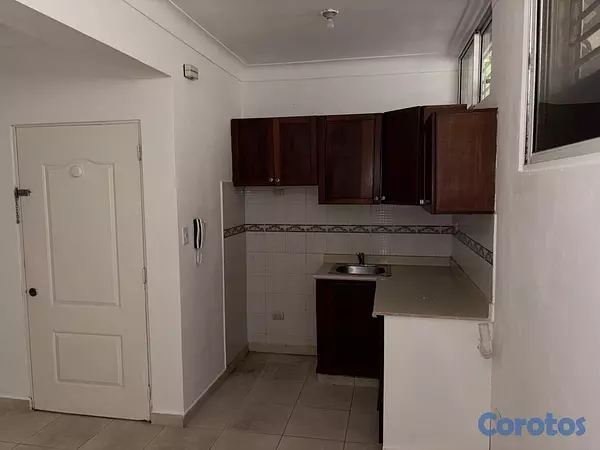 apartamentos - vendo Quisqueya primer nivel ideal para inversión una habitación parqueo baño  12