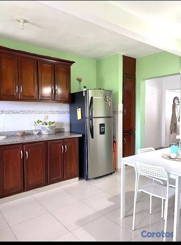 apartamentos - Vendo
apto. 3er piso a 5 minutos de la Winston Churchill.
 3