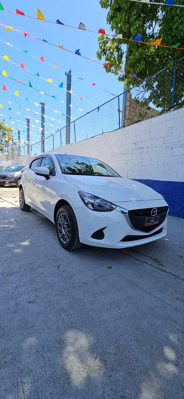 carros - MAZDA DEMIO 1