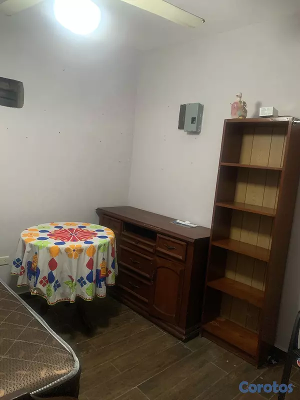 habitaciones y viviendas compartidas - Excelente ubicación, a una cuadra de la Independencia, amplia habitación  4