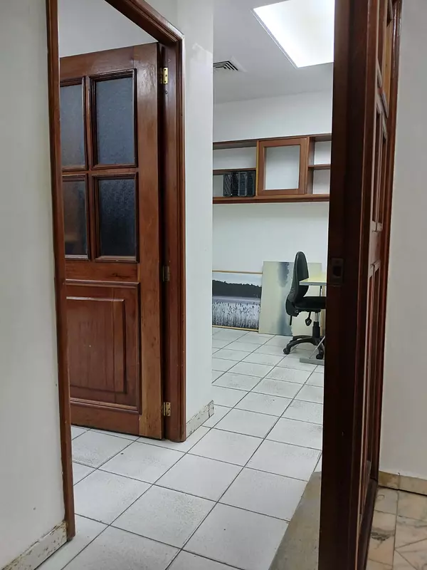 oficinas y locales comerciales - Alquilo Local 53 Mts en Av. Sarasota   3