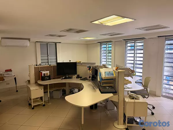 oficinas y locales comerciales - ALQUILO Local de OFICINAS (2 Niveles) en el Ensanc 7