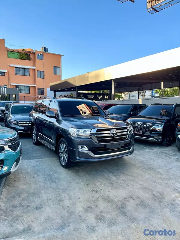 jeepetas y camionetas - Toyota Land Cruiser VXR 2020 2