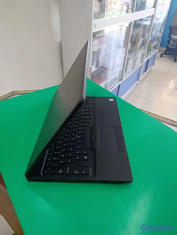 computadoras y laptops - GENERACION/ 240SSD/ 8GB RAM /15.6 Pulgada/ TECLADO ILUMINADO / FOTOS ORIGINALES 4