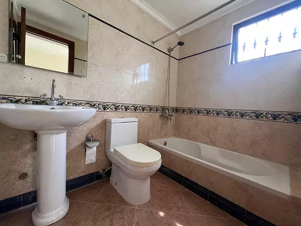 casas - ALQUILO o VENDO Casa de Dos Niveles En Las Praderas Con Linea Blanca.

 3