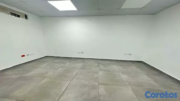 oficinas y locales comerciales - Local Oficina en Primer Piso en el DISTRITO NACIONAL 10