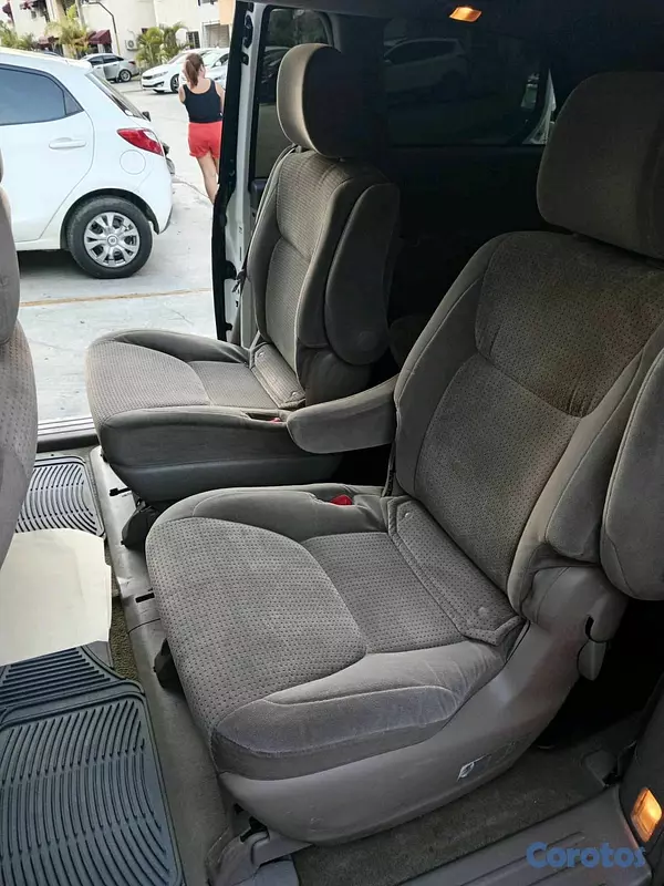 jeepetas y camionetas - Toyota sienna 2010  6