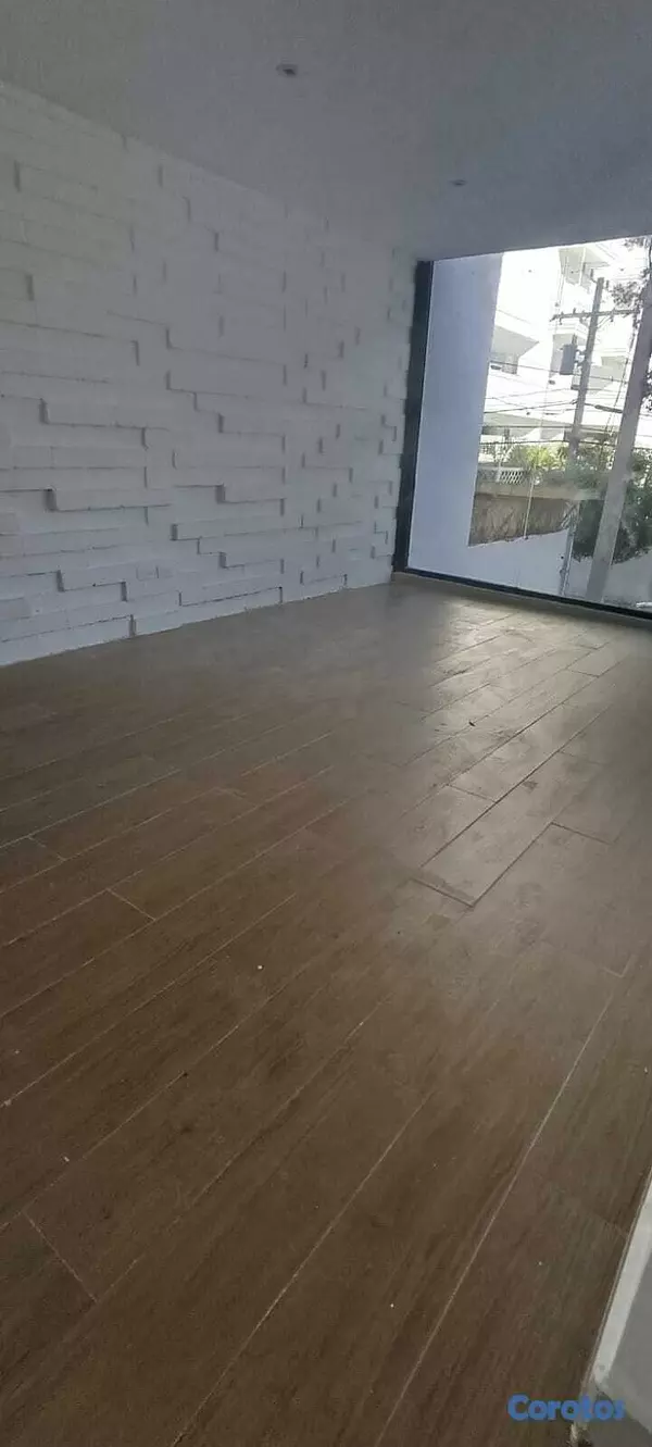 oficinas y locales comerciales - La Julia Excelente local en primer nivel 7 parqueo 6