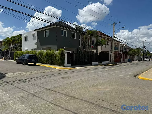 casas - Se vende casa recién remodelada en Villa María 1