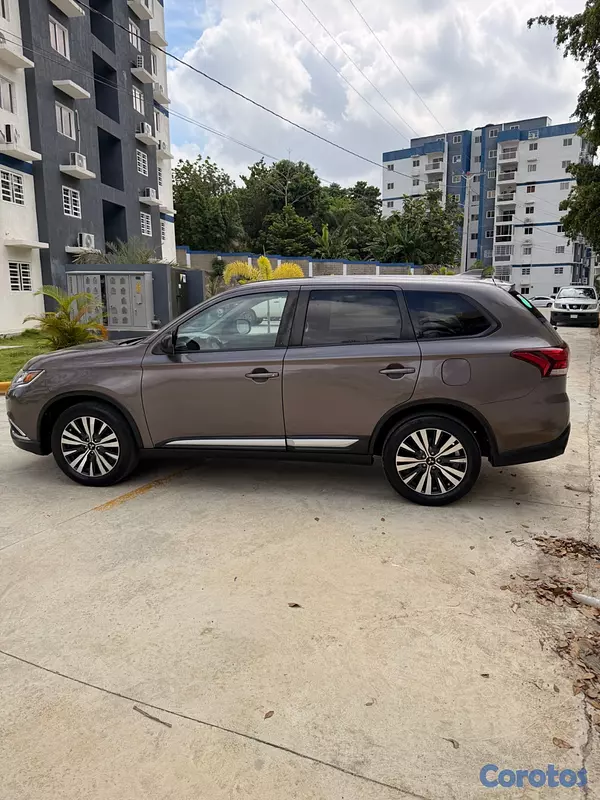 jeepetas y camionetas - Mitsubishi Outlander 2020 11