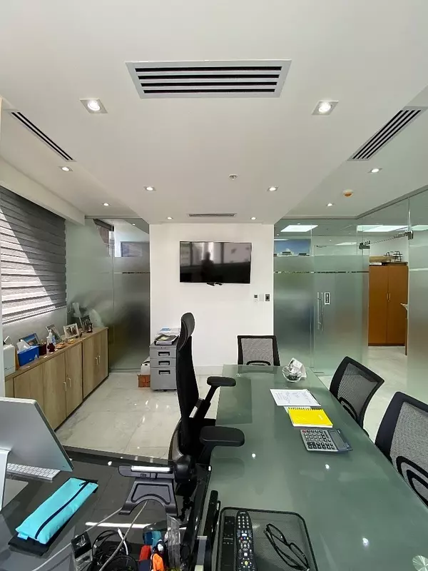 oficinas y locales comerciales - 🔵Alquilo Local para oficina  83 mts en serralles 
 3