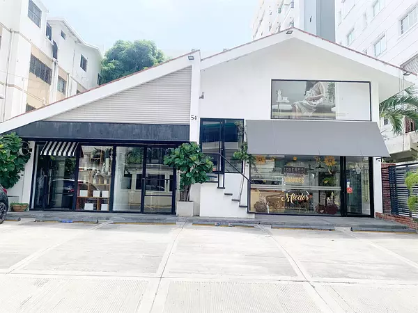 oficinas y locales comerciales - Local céntrico en Piantini  2