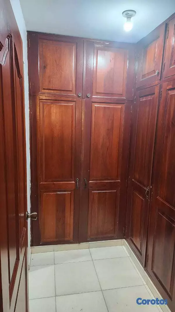 muebles y colchones - Closet en Caoba! hermoso. y de oportunidad. 4