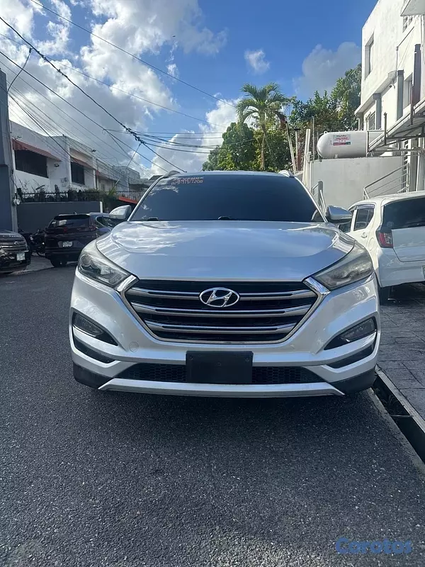 jeepetas y camionetas - Hyundai Tucson 2017 gris 2
