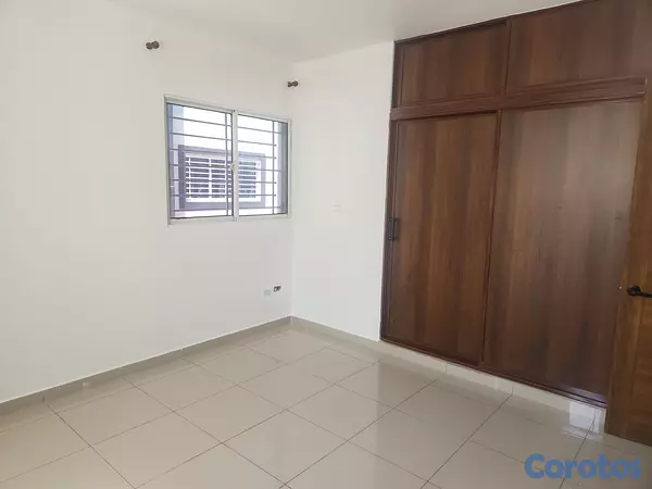 apartamentos - Alquilo hermoso y amplio apartamento en los rieles 2