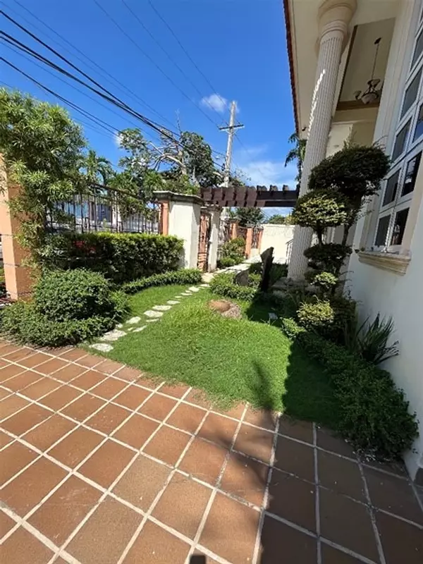 casas - Alquilo de Casa Los Prados con excelente ubicación 9