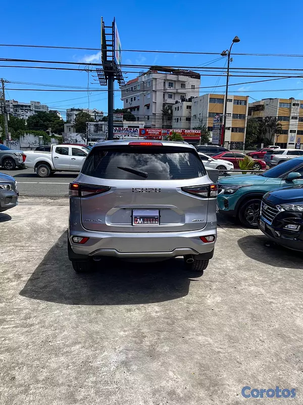 jeepetas y camionetas - Isuzu Mux 2023 6