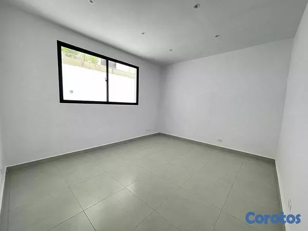oficinas y locales comerciales - Local comercial 1er nivel con 5 amplias oficina  3