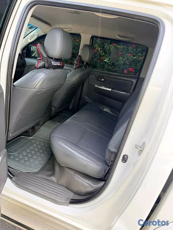 jeepetas y camionetas - Toyota hilux 2013 7