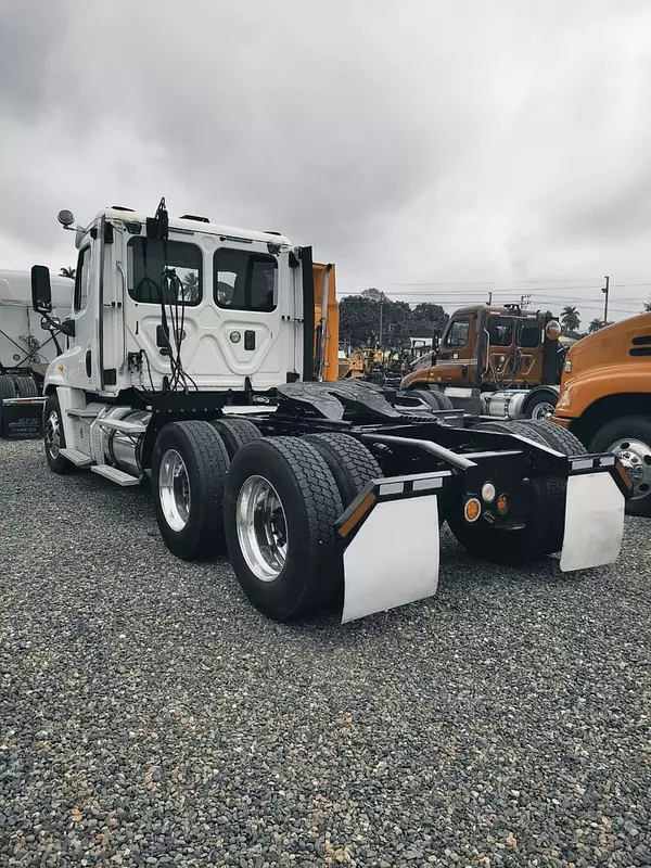 camiones y vehiculos pesados - FREIGHTLINER CASCADIA año 2013 6