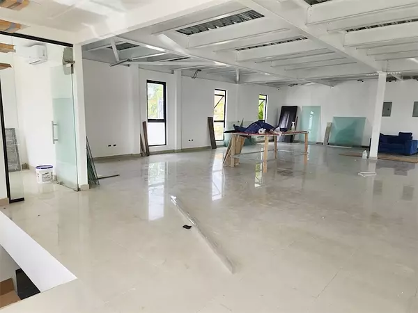 oficinas y locales comerciales - Local en arroyo hondo amplio  7