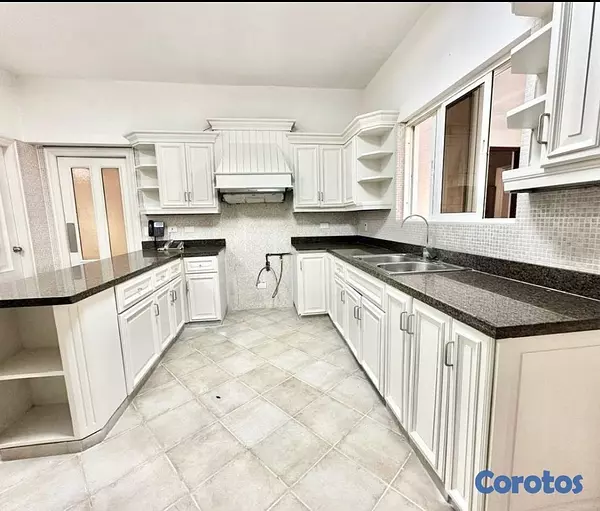apartamentos - AMPLIO APARTAMENTO EN ALQUILER UBICADO EN PIANTINI 3