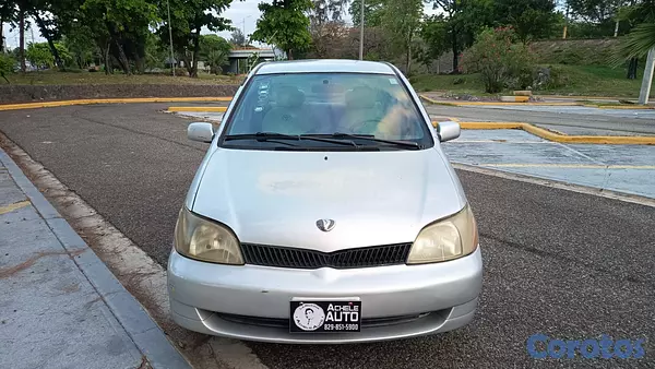 carros - TOYOTA Platz 11
