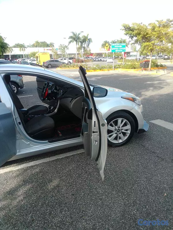 carros - SE VENDE HYUNDAI ELANTRA 2016 585.000.00 NEGOCIABLE 8