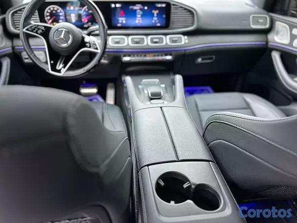jeepetas y camionetas - Mercedes Benz GLS 450 año 2025 8