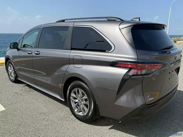 jeepetas y camionetas - Toyota Sienna XLE 2022 6