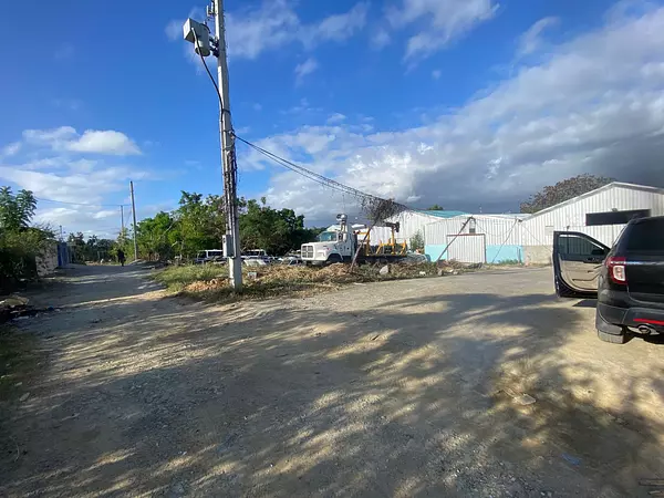 oficinas y locales comerciales - Solar con Nave en Alquiler – Autopista Duarte 3