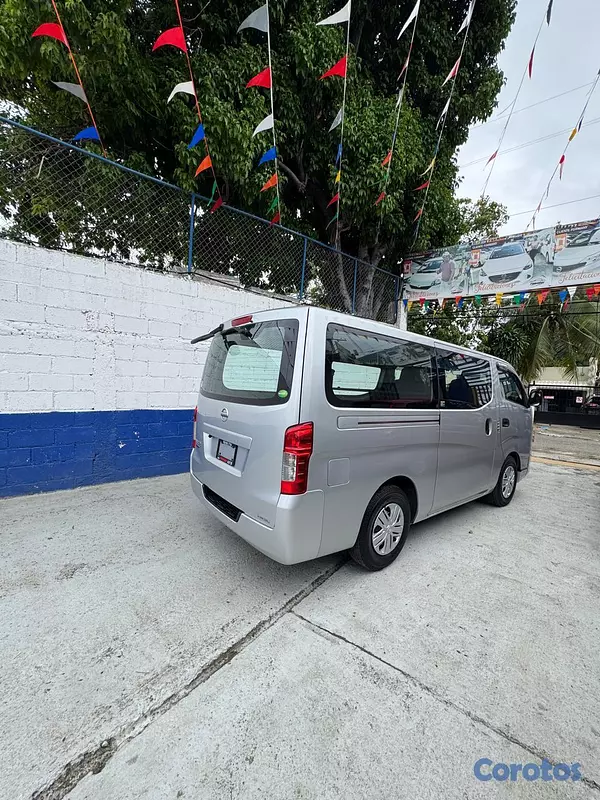 jeepetas y camionetas - NISSAN CARAVAN NV350 4
