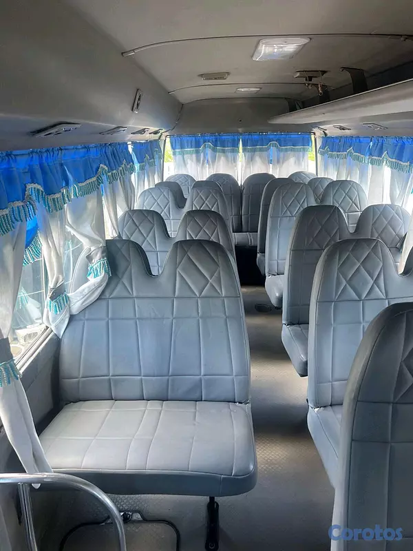 camiones y vehiculos pesados - Toyota Coaster 2013 6