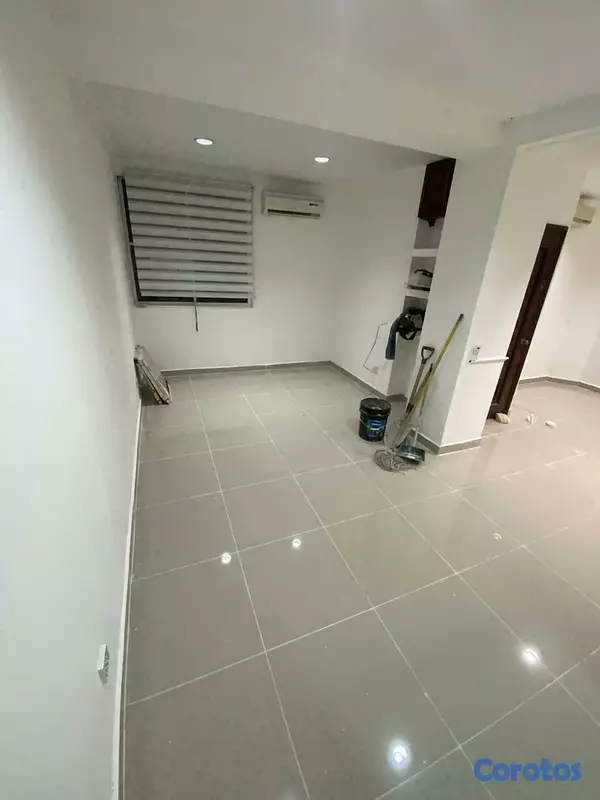oficinas y locales comerciales - Alquilo en Gazcue TORRE PROFESIONAL EXCELENTE OFICINA 5