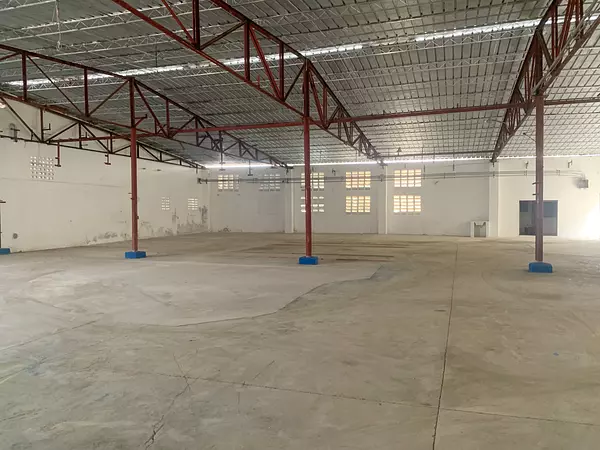 oficinas y locales comerciales - nave céntrica en Haina 6