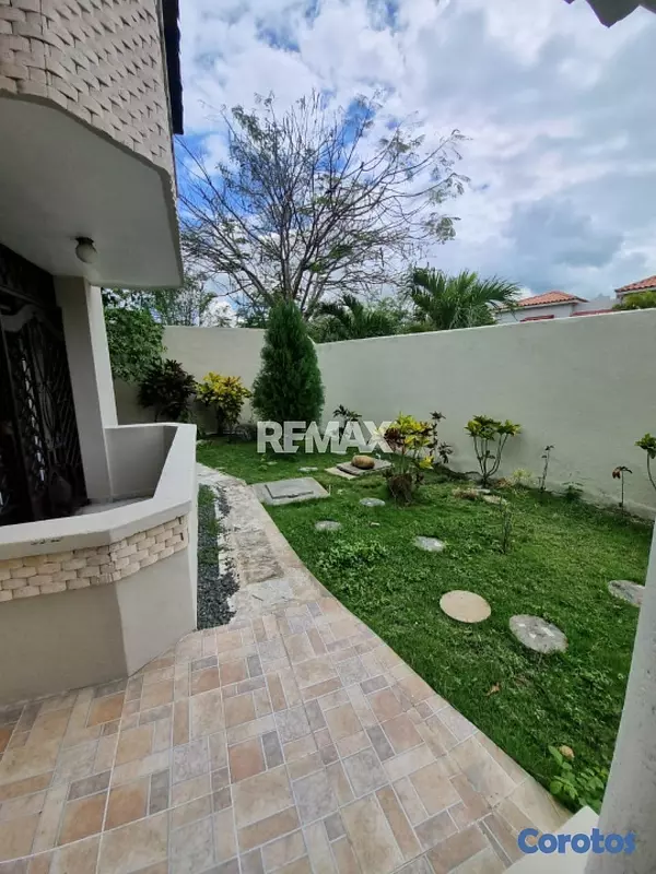 casas - Casa de 3 habitaciones 3.5 baños en alquiler en Lo 5