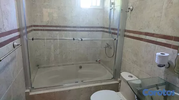 casas vacacionales y villas - Se vende majestuosa villa ubicada en Metro Country Club, Juan Dolio  8