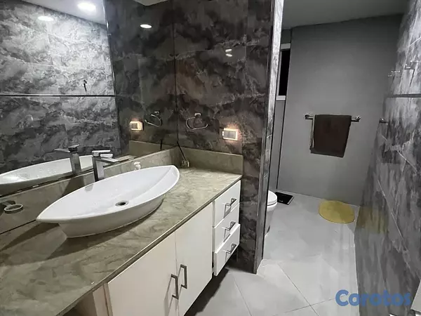 apartamentos - vendo pis 13 los cacicazgos tres habitaciones 2.5 baños dos parqueo balcón servi 8