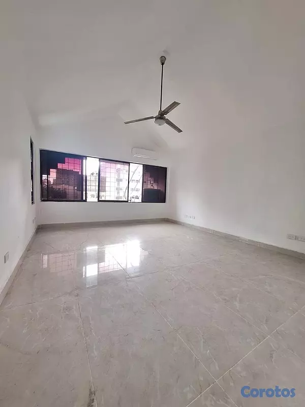 apartamentos - vendí Evaristo Morales piso 4 tres habitaciones con su baño no ascensor parqueo 8