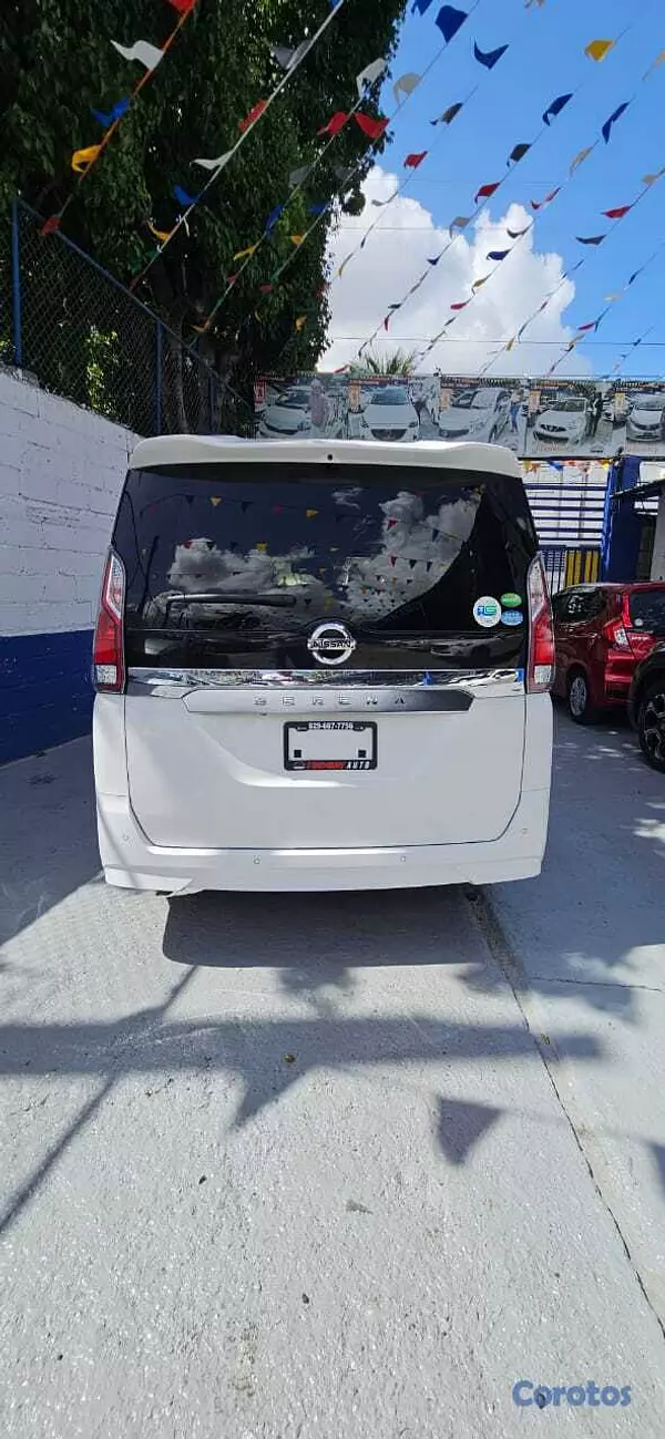 jeepetas y camionetas - NISSAN SERENA  3