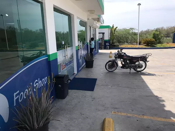 otros inmuebles - Estación de gasolina en Bani  5